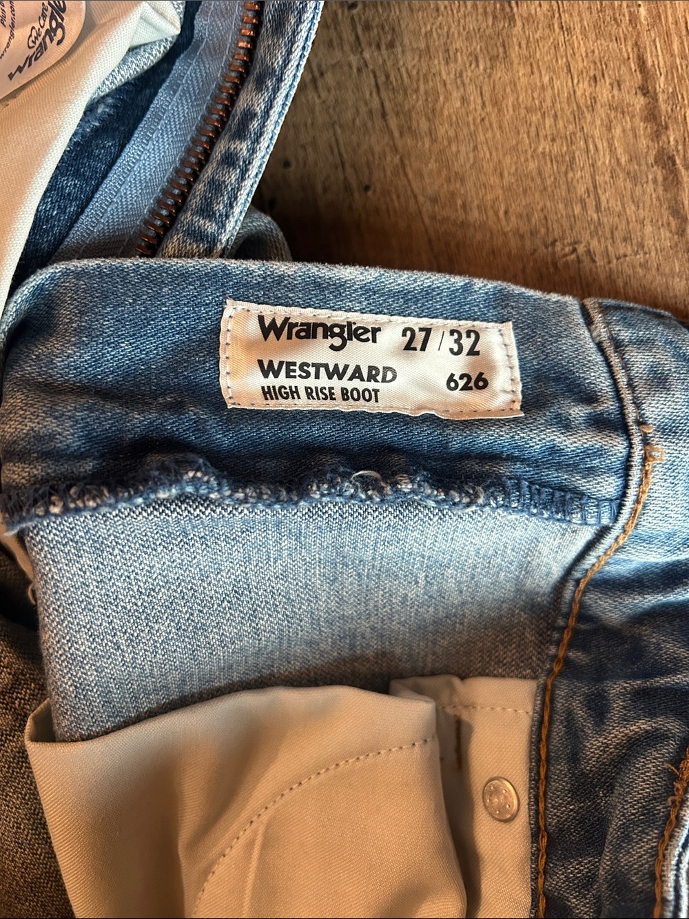 Wrangler wide leg bootcut jeans. - Picture 5 of 5